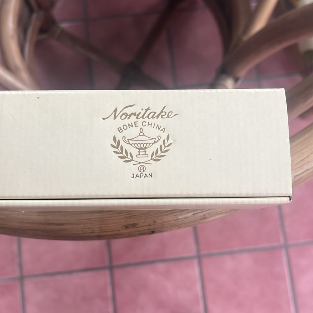Set of 4 Noritake Barrymore china napkin rings - Picture 3 of 5